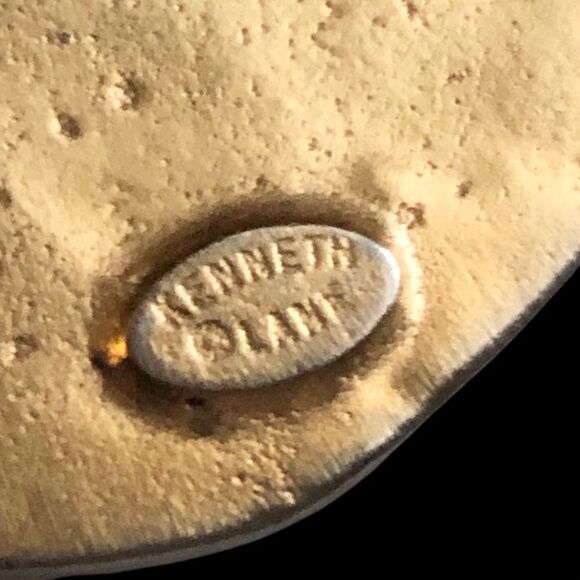 Signed KJL 90s Oversized “Coin” Runway Clip-on Earrings - Picture 4 of 4